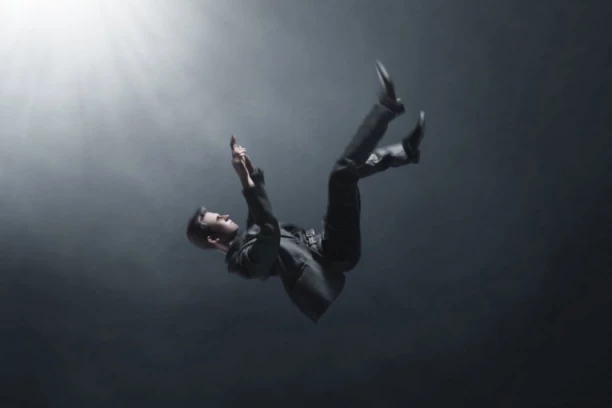 ŠTA ZNAČI KADA SANJATE DA PADATE?