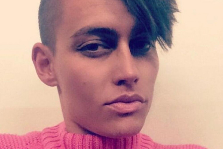 Alina Juhart kao muško