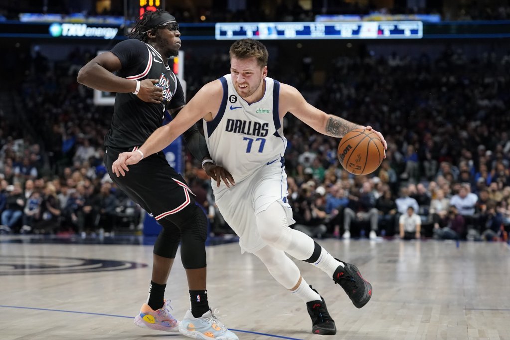 Luka Dončić na meču Dalas - Los Anđeles Klipers