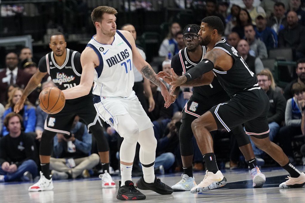 Luka Dončić na meču Dalas - Los Anđeles Klipers