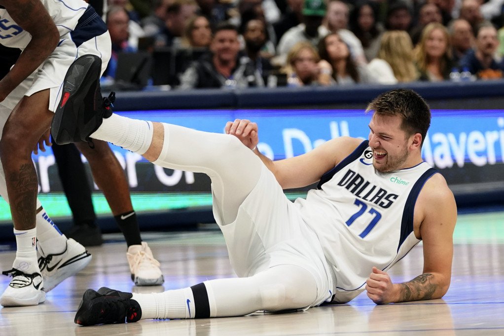 Luka Dončić na meču Dalas - Los Anđeles Klipers