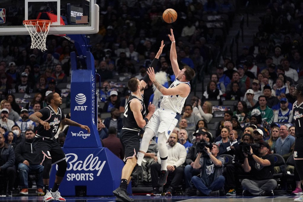 Luka Dončić na meču Dalas - Los Anđeles Klipers