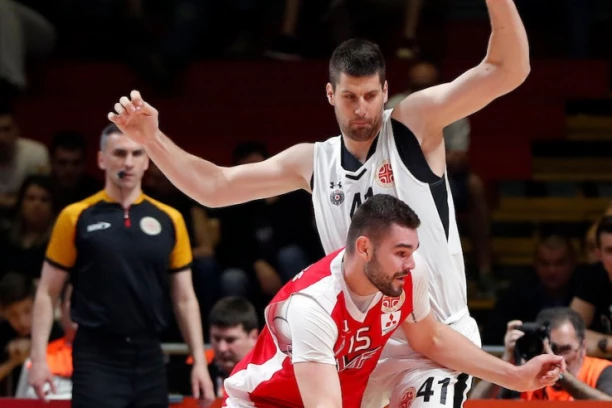 ŠOK! Priznao da je gej, pa ZAPLAKAO pred saigračima: Pokušao sam DA SE UBIJEM, GADIO SAM SE samog sebe! (VIDEO)