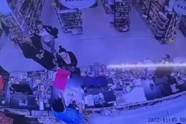 BRUKA! PREBILI DEVOJKU PA DOBILI SAMO PREKRŠAJNU PRIJAVU! Poznata sudbina trojice Kineza koji su izlomili Beograđanku koja je došla da reklamira robu! (VIDEO)