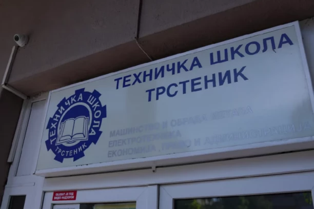 SASLUŠAN UČENIK KOJI JE SNIMAO MALTRETIRANJE PROFESORKE U TRSTENIKU: Evo kako se branio đak čiji je video gledala cela Srbija