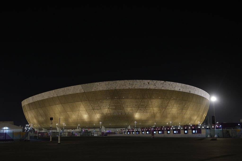NAVIJAČI MOGU DA IZGUBE GLAVU! Šok u Kataru - na stadionu vrednom milijardu dolara otkrivena VELIKA MANA! (VIDEO)