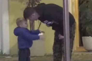 IVAN PRIGRLIO ŽELJKA! Emotivan susret Marinkovića i SINA, ne mogu da se RAZDVOJE, prizor koji je sve RASPLAKAO! (VIDEO)