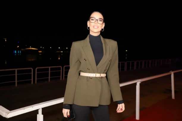 SAZNAJEMO: Kaći Grujić naglo POZLILO, pevačica se bori sa TEŠKOM INFEKCIJOM!