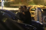 RAZMENJUJU NEŽNOSTI U JAVNOSTI! Marija Veljković i Rastko Janković ne mogu da se obuzdaju, grle se i ljube na javnom mestu! (FOTO)