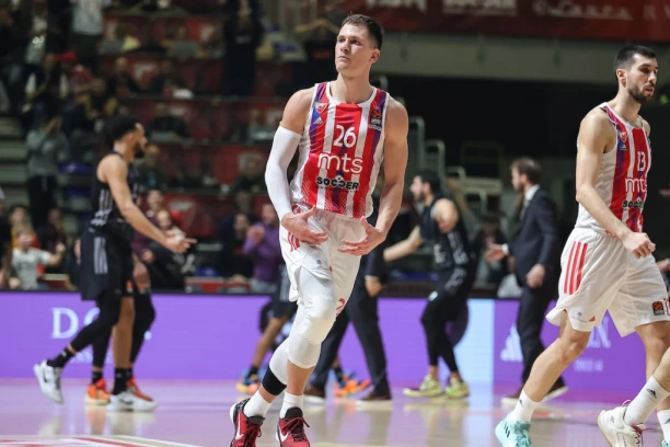 POP POGURAO ZVEZDU DO POBEDE: Pravoslavni sveštenik potezom ispod koša osujetio napad Asvela za produžetak (VIDEO)