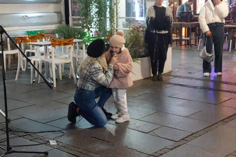 Jovana Jeremić i ćerka Lea pevaju zajedno