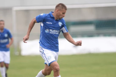 NOVITOVIĆ U FOKUSU: Centarfora Žarkova "juri" pola fudbalske Srbije!