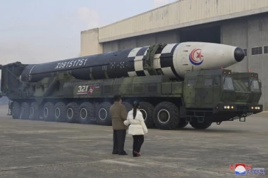 PANIKA U JAPANU! Severna Koreja lansirala balističku raketu. Japan izdao hitan poziv ljudima na EVAKUACIJU!