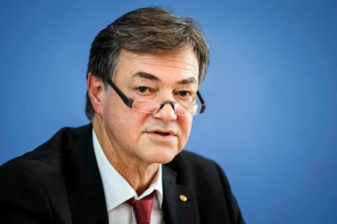 NEMCI NAJAVILI MOGUĆE RESTRIKCIJE STRUJE: ''Imajte vodu, kutije i konzerve, spremite se za KRIZU''!