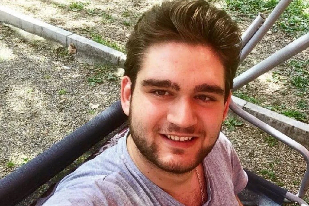 OVO JE MLADIĆ KOJI JE POGINUO KOD TOPOLE: Đorđe krenuo u Kragujevac, sleteo automobilom s puta i zakucao se u drvo!