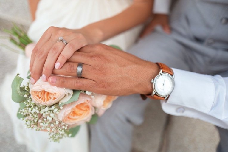 SVEKAR I SNAJA SE VENČAVAJU ZBOG DEVIZNE PENZIJE! U Srbiji sve više "tazbinskih brakova", šta kaže zakon?