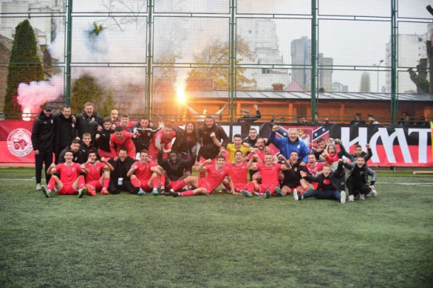 SRBIJA IMA NOVOG FUDBALSKOG ŠAMPIONA: Istorijski uspeh Novobeograđana - trećom brzinom "Traktoristi" voze ka eliti! (FOTO GALERIJA, VIDEO)