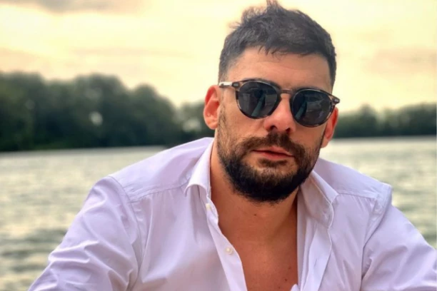 "MARIĆU, UĐI SLOBODNO" Zbog slike našeg glumca žene POLUDELE, društvene mreže se usijale (FOTO)