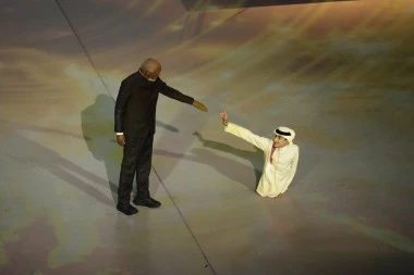 UZEO SI 'KRVAVI NOVAC': Legendarni glumac otvorio Mundijal, pa se našao na METI NAPADA! Pažnju privukla i vladajuća porodica! (FOTO)