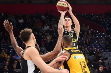 "PARNI VALJAK" SAMLEO HRVATE: Partizan PREGAZIO Split uz debi Brodžijanskog!