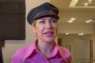 JOVANI JEREMIĆ SE UDVARA REPREZENTATIVAC! Obasipa je poklonima: "Sve sam prihvatila, ali je mlađi" (VIDEO)