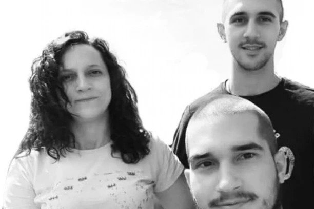 OVO SU MAJKA I SINOVI KOJI SU POGINULI U JEZIVOJ NESREĆI: Gojko u trenu ostao bez cele porodice, u Crnoj Gori muk (FOTO)