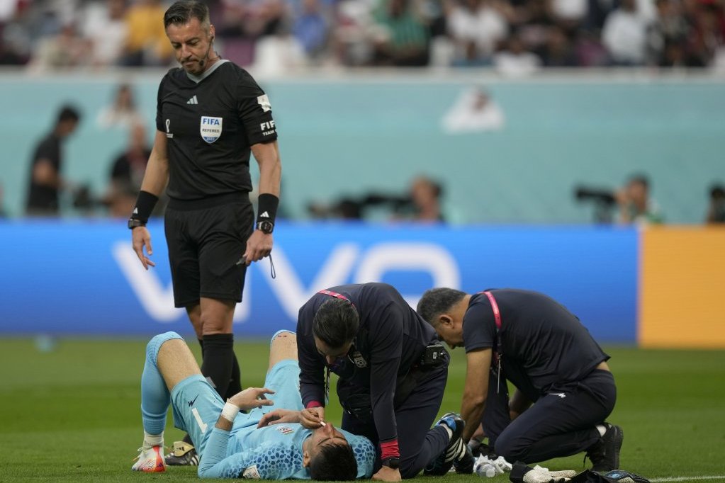 Povreda golmana Irana protiv Engleske