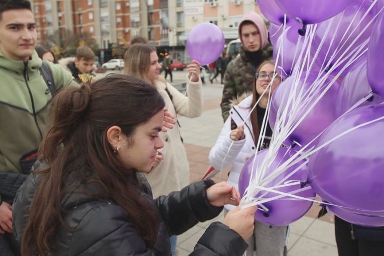 Ljubičasti baloni za Saru
