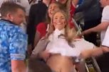 POKAZALA GOLE GRUDI: Engleska navijačica podigla majicu i oduševila planetu (VIDEO)