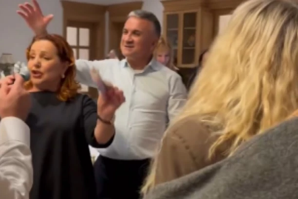 ĐOKOVIĆI PROSLAVILI KRSNU SLAVU ARANĐELOVDAN! Nole i patrijarh pevali "Veseli se srpski rode" (FOTO)