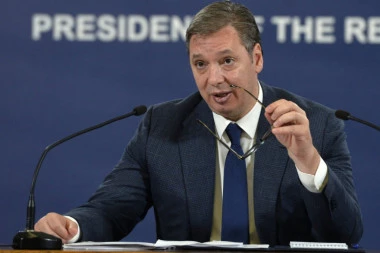 VUČIĆ NAJAVIO SEČU DIREKTORA: Predsednik u Norveškoj spasava energetski sektor