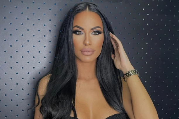 "SLATKICE SU U EMISIJAMA, A UŽIVO OPAJDARE" Popularna pevačica OCRNILA svoje kolege!