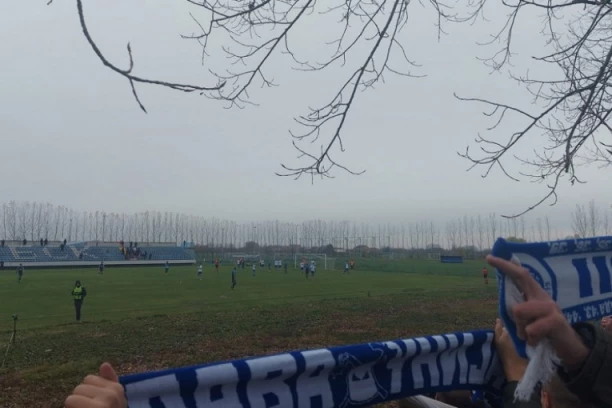 REVIJA GOLOVA NA VIZELJ PARKU: Palilulski derbi okončan bez pobednika! (FOTO GALERIJA)