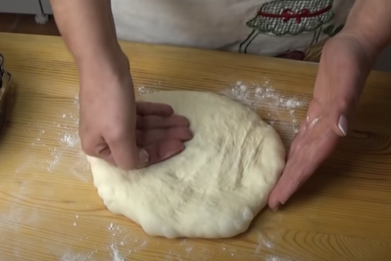 Najveći deo se utiska rukom