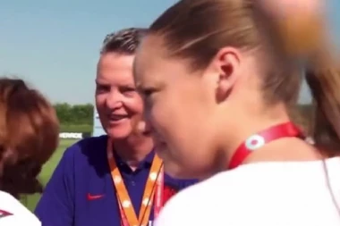 HOĆEŠ NA BRZAKA DO MOJE SOBE? Luj van Gal ZAPREPASTIO izjavom usred treninga! (VIDEO)