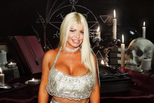 DARA BUBAMARA OTVORILA VRATA SVOG RASKOŠNOG DOMA: Za ovaj raj na zemlji iskeširala je 200.000 evra! Sve pršti od LUKSUZA! (FOTO)