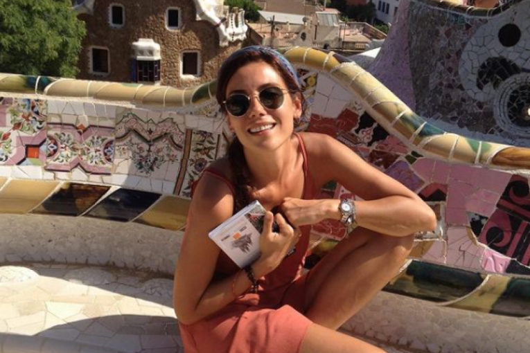 Džansu Dere na odmoru čita knjigu