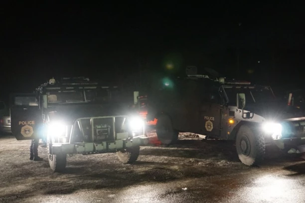 UDARNA VEST! POČELA OKUPACIJA SEVERA KIM: Kurti poslao između 200 i 300 specijalaca u Severnu Mitrovicu!