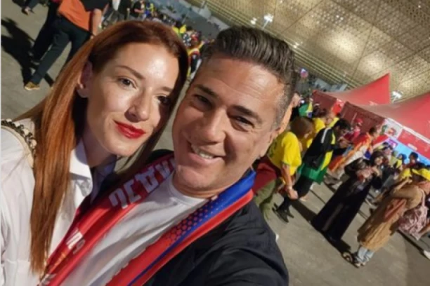 BODRE "ORLOVE" SA TRIBINA: Jovana i Željko Joksimović i noćas uz naše fudbalere u Kataru: Voditeljka i pevač poručili samo jedno! (FOTO)