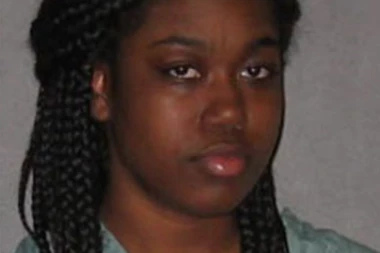 PRETUKLA ŽENU ZBOG OBJAVE NA MREŽAMA: Ispalila hice na auto u kom su bila DECA, PAKAO!