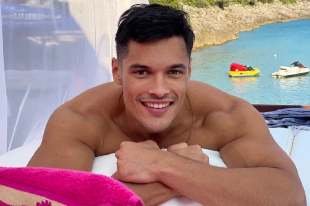 POSLASTICA ZA SVE DEVOJKE: Skinuo se Marko Marković, a za ovo su se zadrugarke otimale! (FOTO)