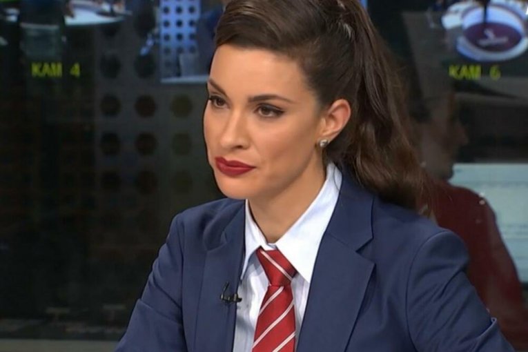 Dragana Kosjerina u odelu