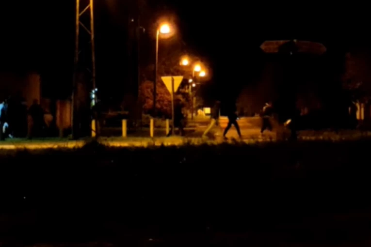 VOJSKA NA ULICAMA HORGOŠA, POLICIJA SE POJAČAVA! Puca se na sve strane, ulice zatvorene! NOVI DETALJI HAOSA NADOMAK GRANICE SA MAĐARSKOM! (UZNEMIRUJUĆI VIDEO)