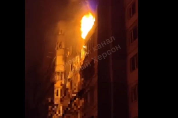 RUSI, IPAK, NE ODUSTAJU OD HERSONA! Raketiraju grad, pogodili stambenu zgradu, IMA MRTVIH! (VIDEO)