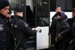 POLICIJA KOD MIGRANATA PRONALAZILA ORUŽJE I OBELEŽJA OVK: Više od 1.000 prebačeno u prihvatne centre