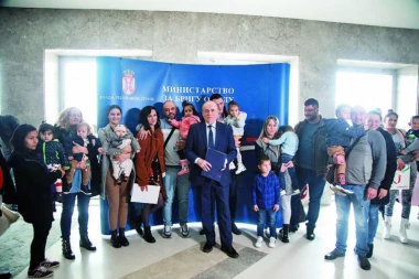 ZAPOČELI VELIKI POVRATAK I OŽIVLJAVANJE SRPSKOG SELA: U Palati Srbija potpisano 530 ugovora o dodeli seoskih kuća s okućnicom