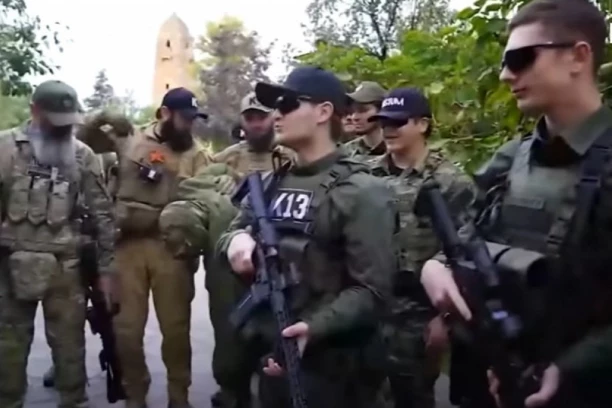 BAHATO! SIN RAMZANA KADIROVA NOSI SAT VREDAN MILIONE: Na ruci petnaestogodišnjaka luksuzni aksesoar - dijamanti posebno razbesneli svet (FOTO)