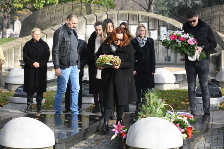 Ana Bekuta na pomenu Milutinu Mrkonjiću