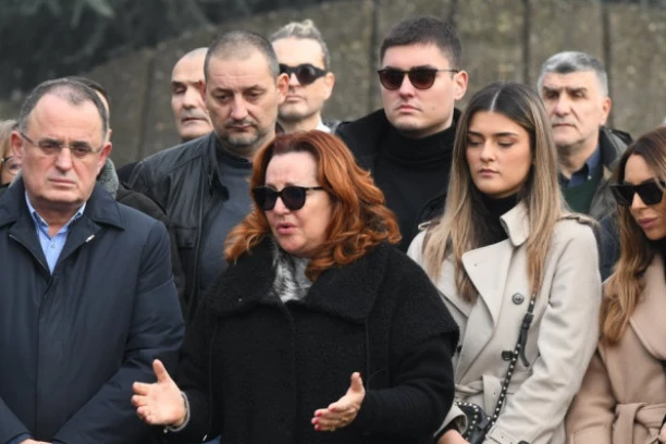 PRVO OGLAŠAVANJE ANE BEKUTE O TESTAMENTU MILUTINA MRKONJIĆA: Sve je pripalo "zakonitoj naslednici", a evo o kome je reč! (FOTO)