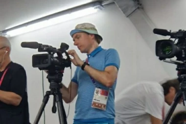 ŽULJA GA ZASTAVA "KOSOVO JE SRBIJA"! Ovo je novinar koji je PROVOCIRAO "Orlove" tokom konferencije za medije u Kataru - dobio je odgovor koji ga je spustio na zemlju!